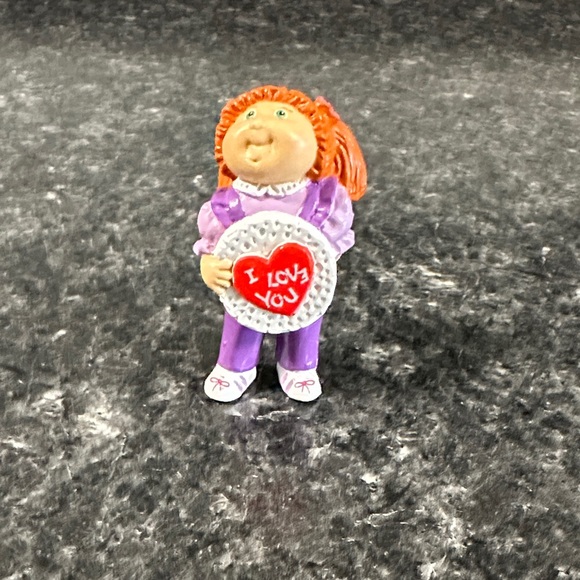 Cabbage Patch Kids Other - 1984 Cabbage Patch Kids 2.5" I Love You Heart Girl PVC